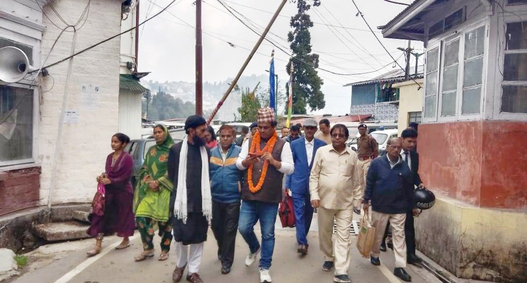 बसपा प्रत्याशी मोहम्मद फैसल अहमद ने दार्जिलिंग लोकसभा क्षेत्र से अपना नामांकन धूमधाम से किया।