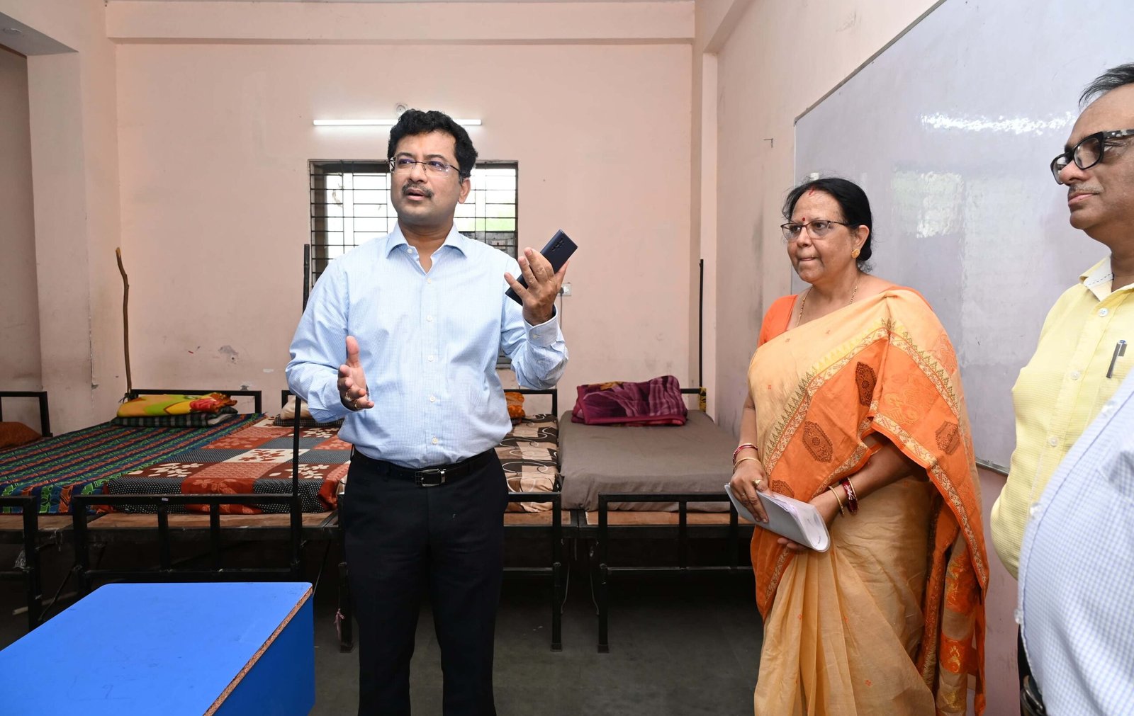 प्रमुख सचिव श्री बोरा ने सड्डू स्थित प्रयास विद्यालय और निर्माणाधीन एकलव्य आवासीय भवन का किया निरीक्षण