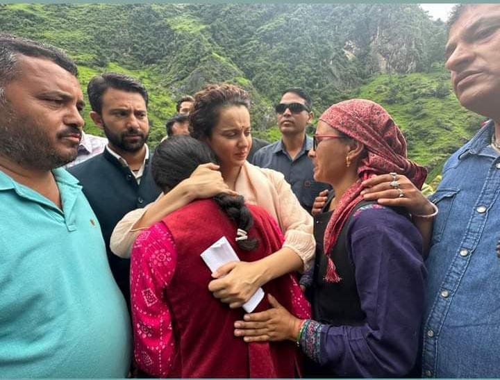 कंगना ने गले लगाकर ढाढ़स बंधाया तो फफक पड़े पीड़ित, मंडी सांसद ने सुक्खू सरकार पर साधा निशाना