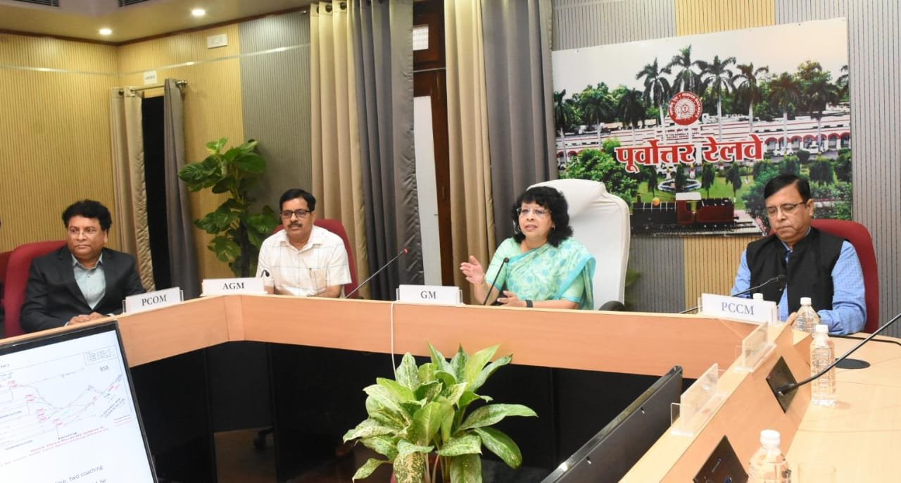 पूर्वोत्तर रेलवे पर माल लदान, यात्री यातायात, यात्री सुविधा, संरक्षा एवं समय-पालन सम्बन्धित विषयों पर समीक्षा बैठक आयोजित की गई