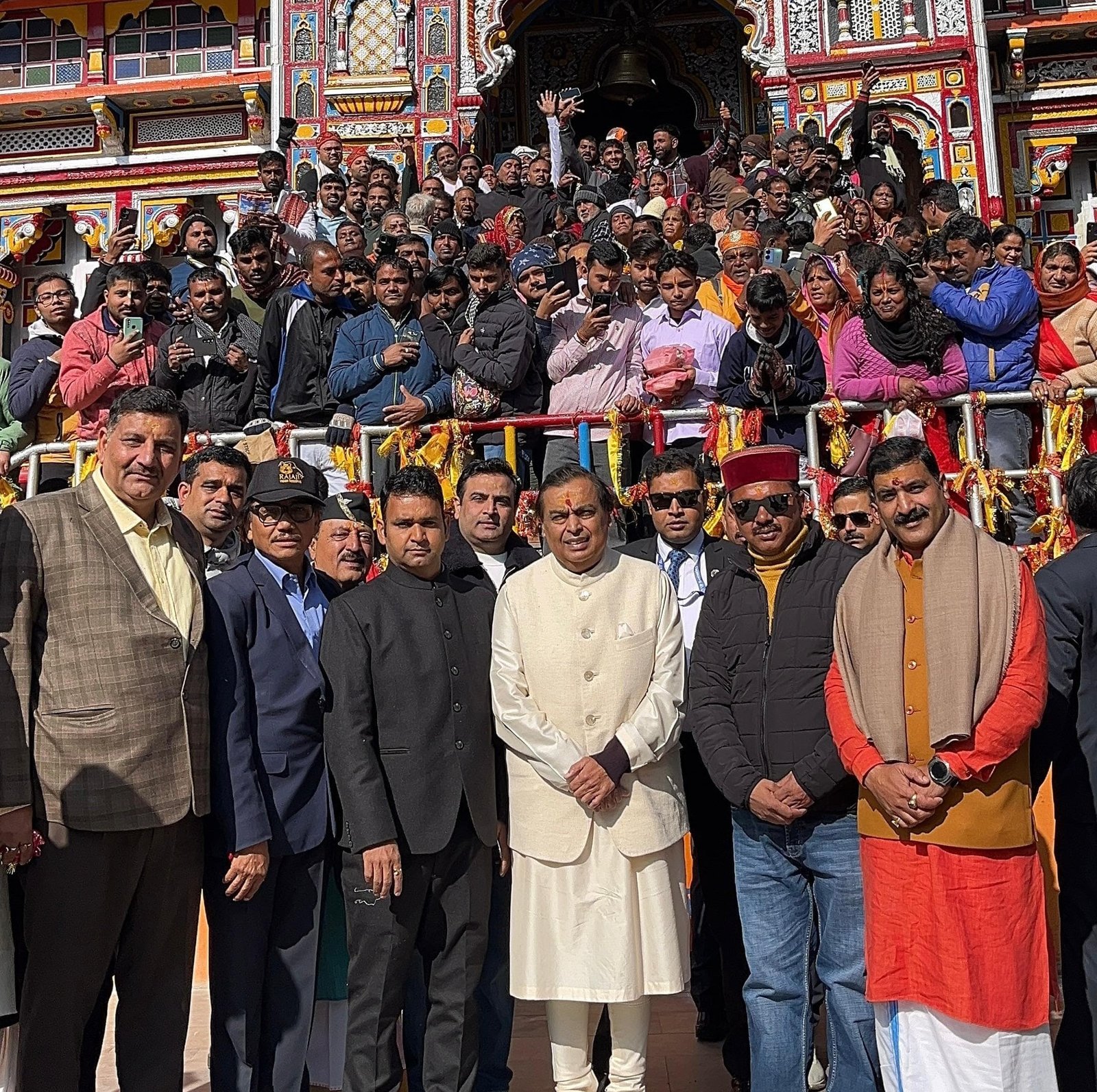 उद्योगपति मुकेश अंबानी ने केदारनाथ व बद्रीविशाल के किए दर्शन, 5.02 कराेड़ का दिया दान