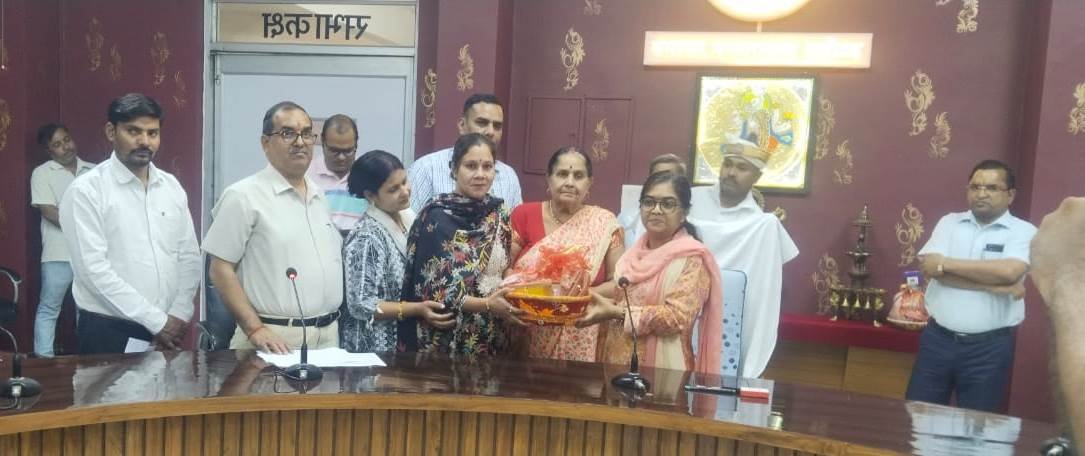मण्डलायुक्त ने राष्ट्रीय ग्रामीण अजीविका मिशन की दीदियों को किया प्रोत्साहित