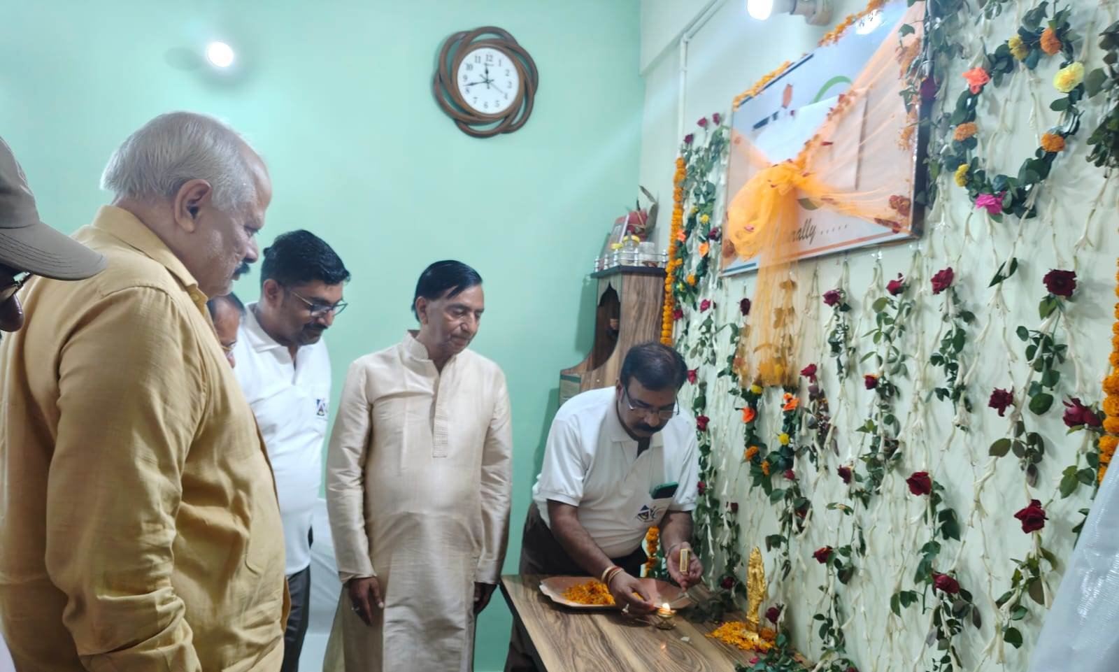 राष्ट्रीय आयुर्वेद दिवस पर आदीप त्रिसिद्धा आयुर्वेदा में धनवंतरी पूजन