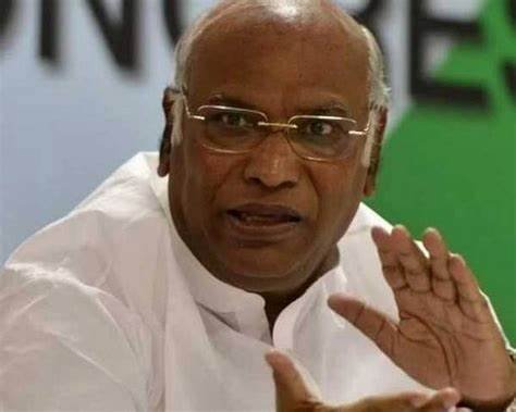 खरगे ने की पीएम केयर फंड से बिहार के बाढ़ पीड़िताें को मुआवजा देने की मांग