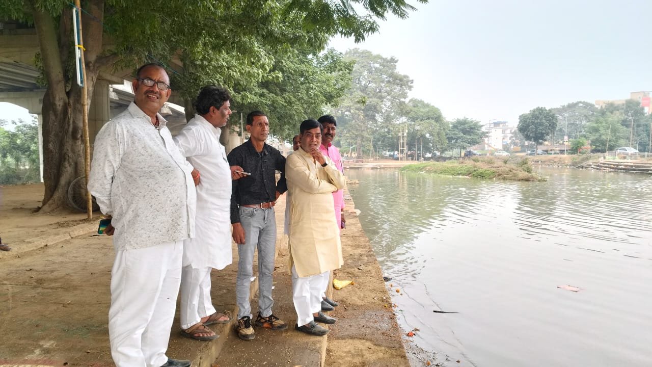 पूर्व मंत्री रामकृपाल यादव एवम् नगर अध्यक्ष सुजीत कुमार,ने छठ घाट का किया निरीक्षण