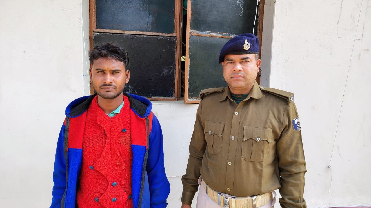 वाहन जांच के क्रम में भितहां पुलिस ने किया 225 पीस बंटी बबली शराब बरामद, धंधेबाज गिरफ्तार