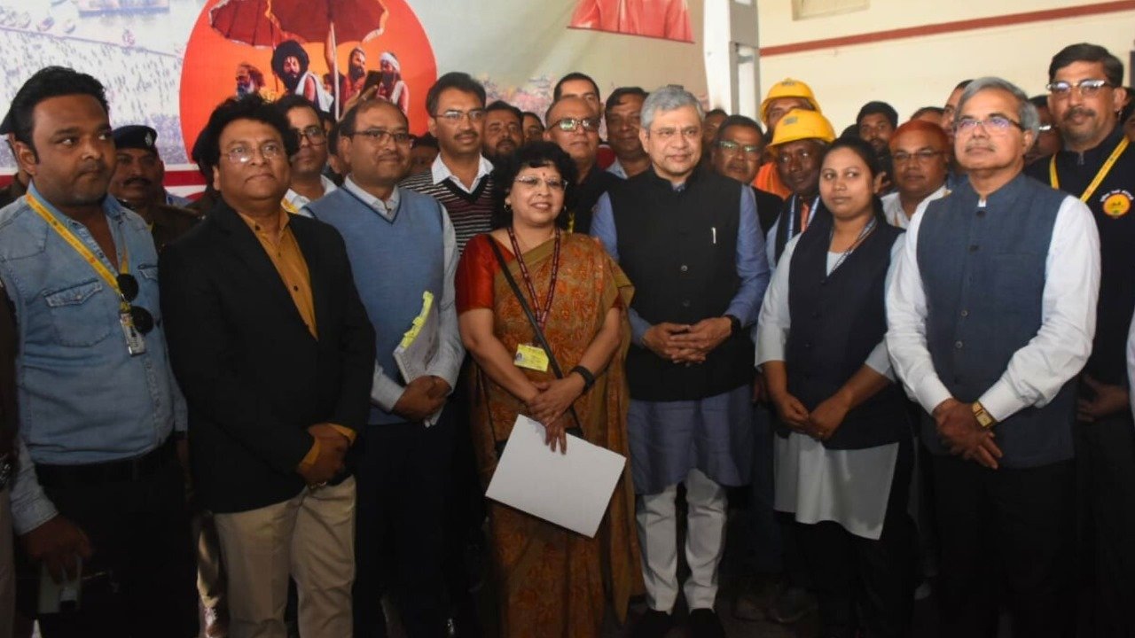 रेल मंत्री ने प्रयागराज, महाकुम्भ में रेल कर्मयोगी के अथक प्रयासों के लिए आभार व्यक्त किया और उनकी प्रशंसा की!