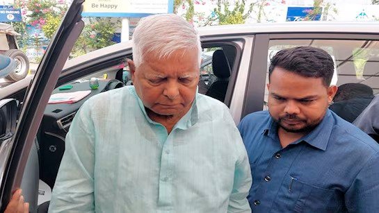मीसा भारती के साथ ईडी ऑफिस पहुंचे लालू यादव, पूछताछ शुरु, कल राबड़ी-तेज प्रताप से हुई थी पूछताछ