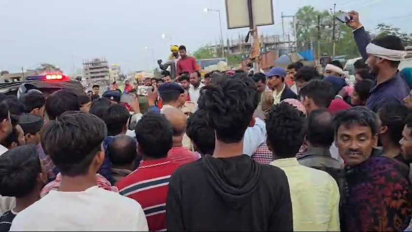 बेगूसराय में बड़ी सड़क हादसा: बारात से भरी स्कार्पियो डिवाइडर से टकराई, 4 की मौत,5 गंभीर रूप से घायल