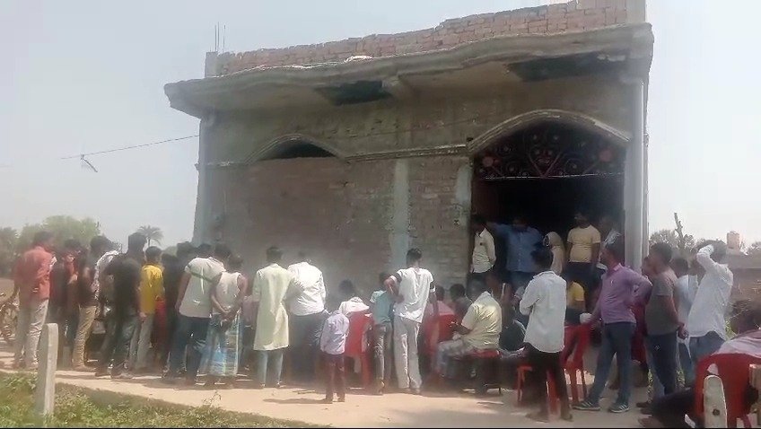 होली के दिन से दो समुदायों के बीच तनाव