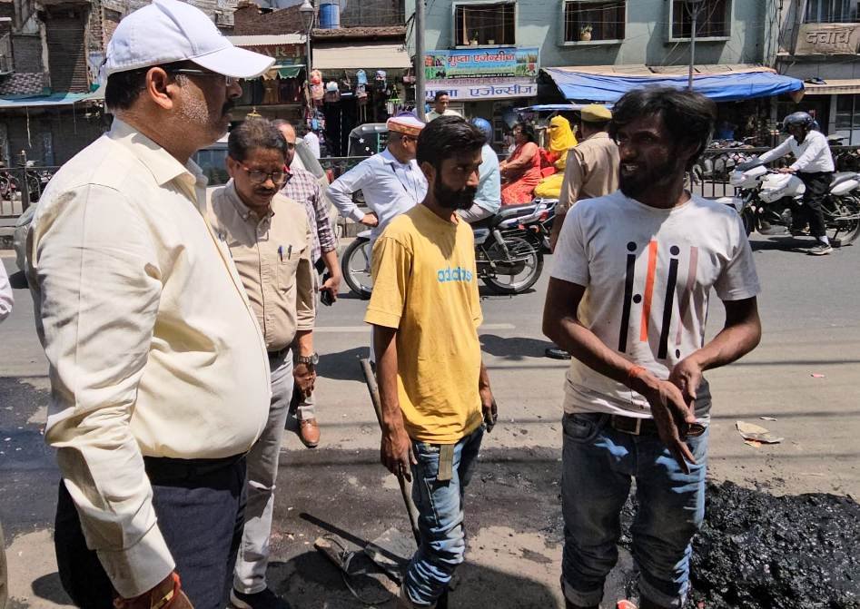 खराब नाला सफाई पर नगर आयुक्त हुए नाराज़
