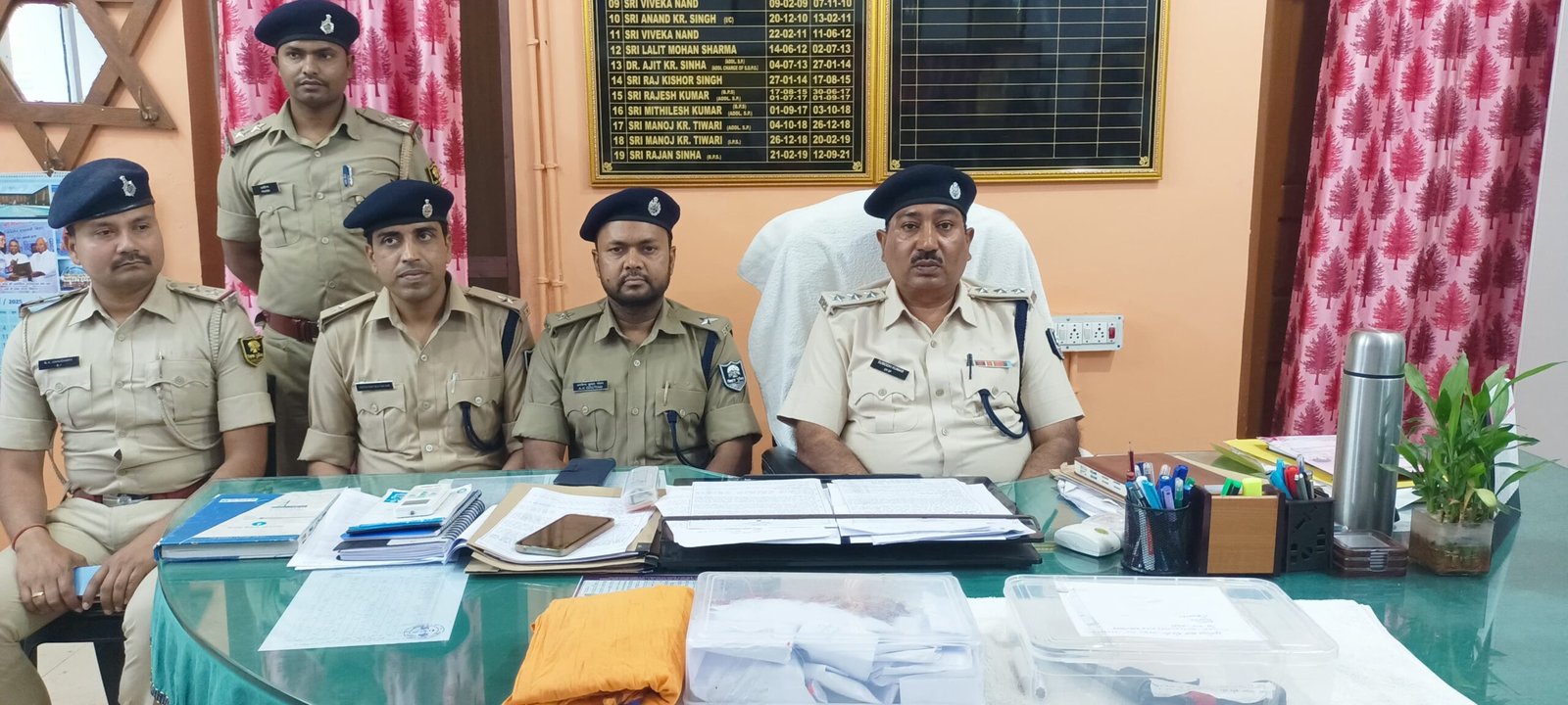 चकबल्ली दियारा में यश ज्वेलर्स दुकान में हुई लूट मामले का पुलिस ने किया उद्भेदन