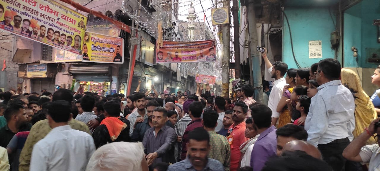 शोभायात्रा का अचानक बदला मार्ग पूर्व मेयर सहित तीन अन्य पर अपराध दर्ज