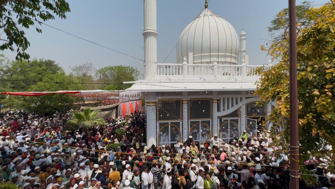 69 वें उर्से शुजाअती के कुल शरीफ़ में उमड़ा ज़ायरीन का हुजूम