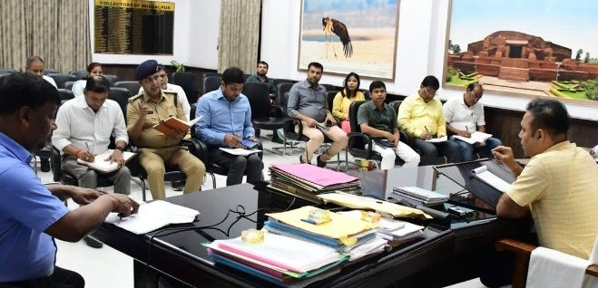 मोहर्रम को लेकर जिला पदाधिकारी ने की बैठक, सड़क दुरुस्त करने एवं सुविधाएं उपलब्ध कराने का दिया