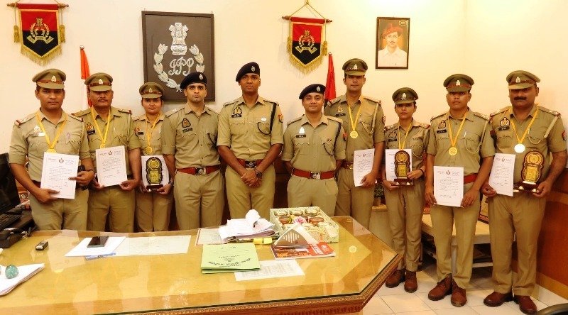बेहतर परफॉर्मेंस करने पर सात उप निरीक्षको को किया सम्मानित