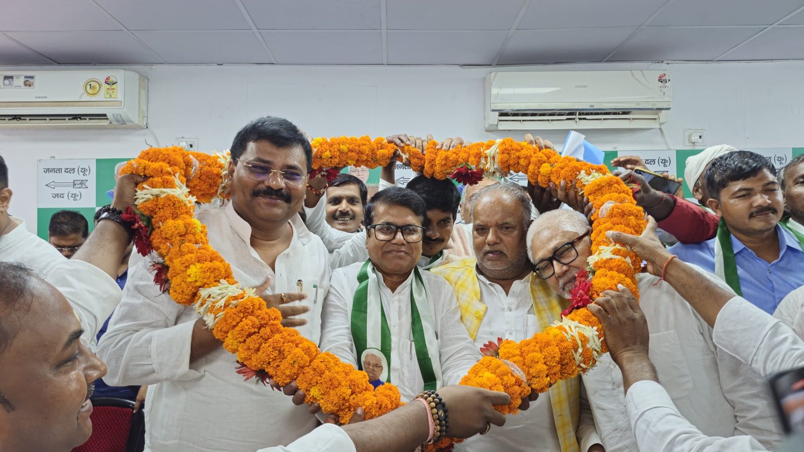 जवाहर नवोदय विद्यालय के पूर्व प्राचार्य सियाराम मंडल ने थामा जदयू का दामन