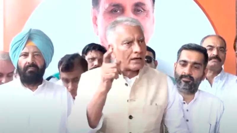 पंजाब भाजपा के प्रदेशाध्यक्ष सुनील जाखड़ को पुलिस ने हिरासत में लिया