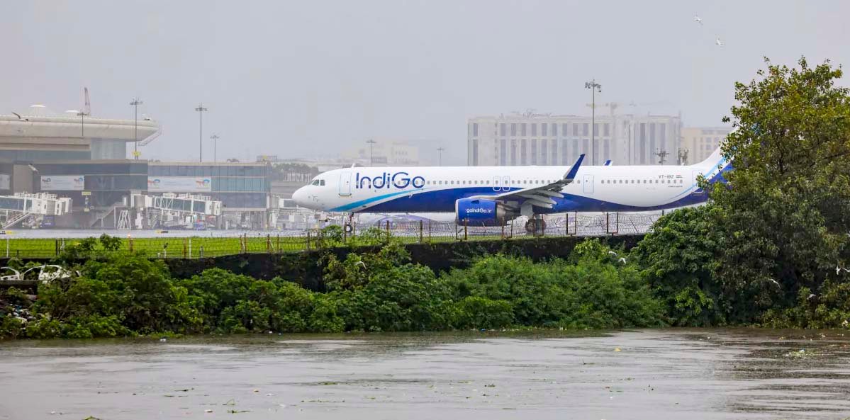 अबू धाबी जा रही Indigo की फ्लाइट में आई खराबी, बीच रास्ते से लौटा विमान;
