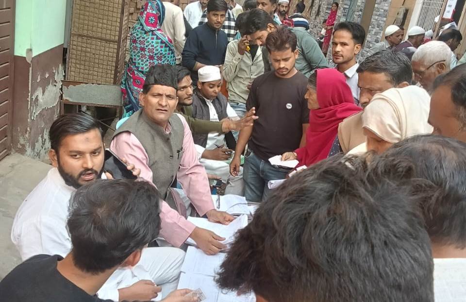 ममूद नगर में एसआईआर फार्म वितरण कैंप, मतदाताओं की गलतफहमियां दूर करने का प्रयास