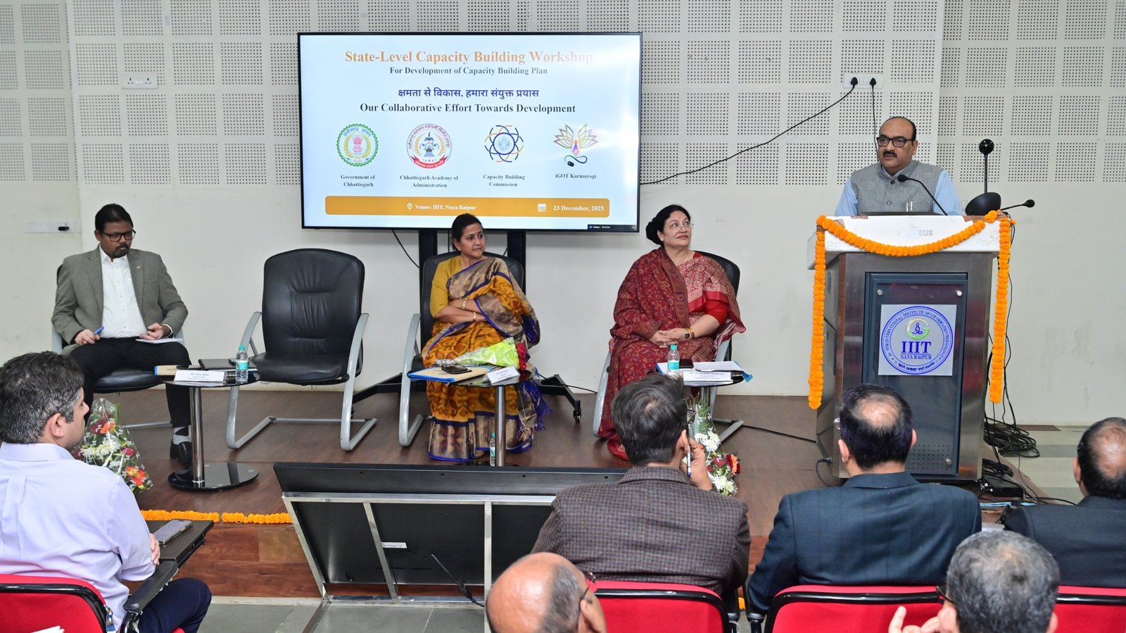 विभाग की जरूरत के अनुसार अधिकारी कर्मचारियों का प्रशिक्षण कोर्स तय किया जाए