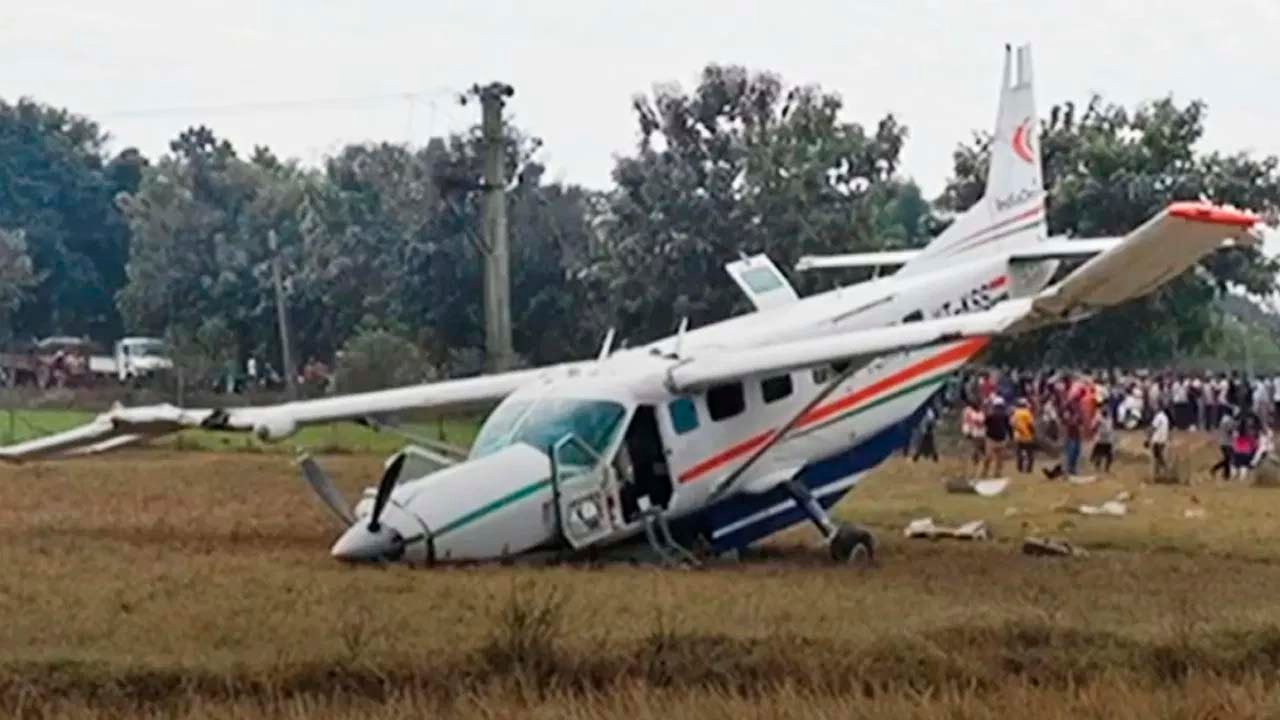 राउरकेला प्लेन हादसा: भुवनेश्वर से आ रही फ्लाइट की खेत में आपात लैंडिंग, बाल-बाल बचे 14 लोग