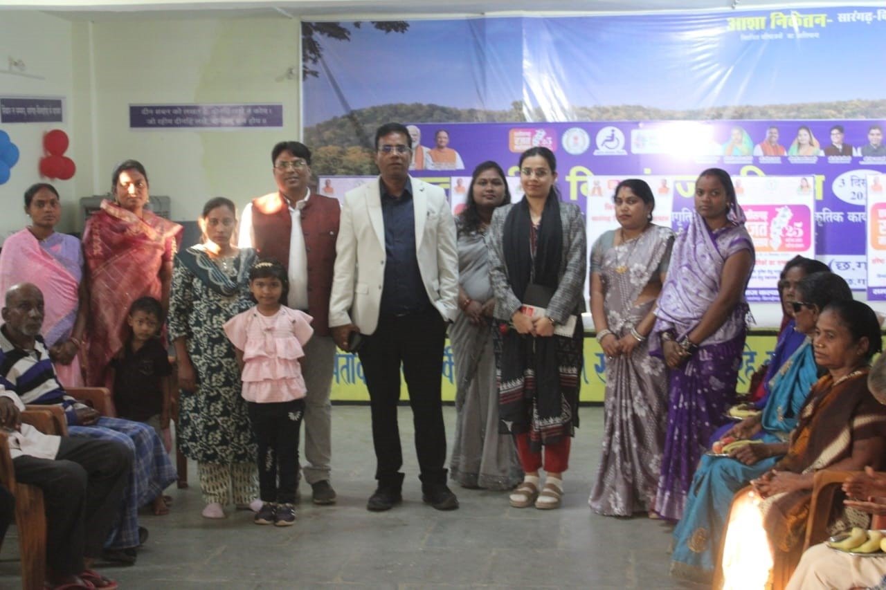 कलेक्टर डॉ. संजय कन्नौजे  ने वृद्धाश्रम में वृद्धजनों से की भेंट